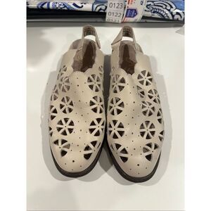 Vintage Annie leather perforated comfort shoes
